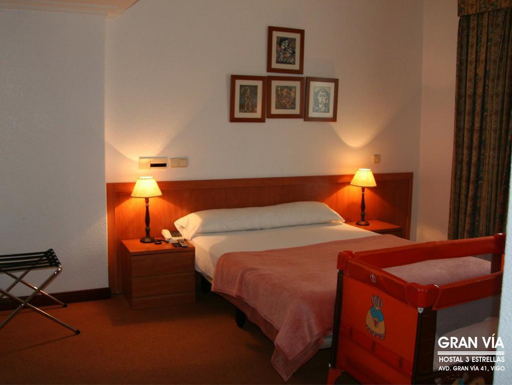 Hostal Gran Via Vigo Exterior photo